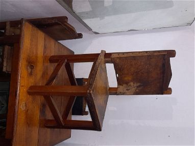 Juego de taburetes y mesa de madera - Img 69018926