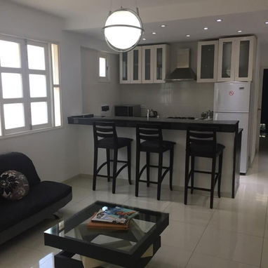 🌇 Apartamento Independiente con Vista al Malecón – Vedado REF 1355 - Img 95799310