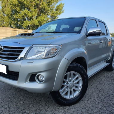 TOYOTA HILUX - 2/9
