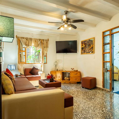 Renta por noche en suite con jacuzzi con opción de desayuno + bar y piscina - 2/3