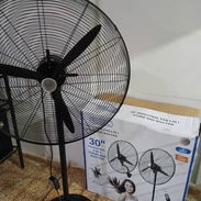 🌀Ventilador Industrial🌀 ✔️Marca:ROYAL 💵Precio:180Usd. ©️Características:‼️ ✳️Tipo:Ventilador Industrial 2️⃣ en 1️⃣ (p - Img 55968986