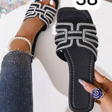Diversidad de diseños de sandalias para mujer - Img 122100411