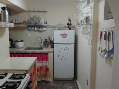 *$30 000 En venta casa en planta alta con entrada puerta de calle en Centro Habana - Img 65815564