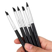 Pinceles para trabajar resinas • productos estomatologías - Img 56055029