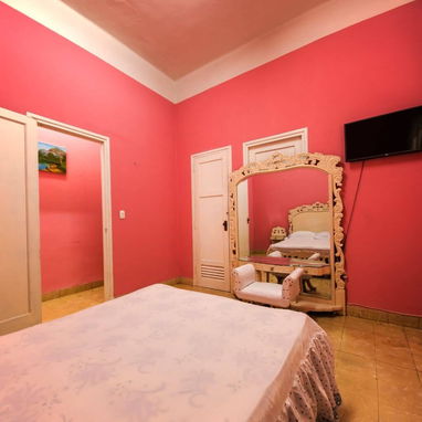 300 USD.RENTO LINEAL APTO DE 2 HABITACIONES Y 2 BAÑOS EN EL VEDADO ZONA CENTRICA POR HOTEL NUEVO TORRE K .52501177 - Img 124088251