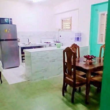 Casa de dos plantas en la vibora. Cerca de santa catalina. 6/4, 4 baños. Garage para 3 autos - Img 123818449