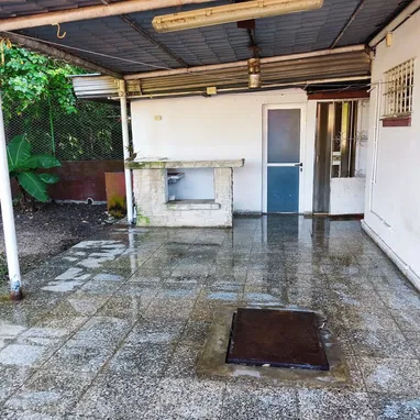 Casa independiente 2 cuartos, 2 baños, garaje, placa libre en Alturas de Belen, Marianao - 52 mil - Img 127878120