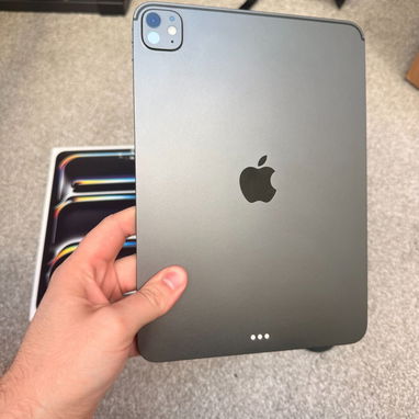 Tableta Apple iPad Pro de 11" M5 OLED Wi-Fi - 256 GB - Negro espacial (MDWK4LL/A) - Img 125258923