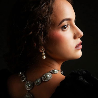 Fotografía espectacular de una quinceañera + “Sus 15 pasan una vez. Sus recuerdos quedan para siempre.” - 3/4