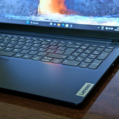 Laptop Lenovo Color  Azul Oscuro 💙⚫ - 2/4