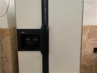Refrigerador dos puertas marca Amana con dispensador en 370 usd - Img main-image
