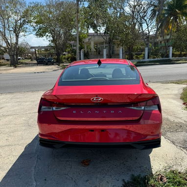 Vendo un buceo, Hyundai Elantra, 2022 con 25,000 millas. Carro automatico importado - Img 117451464