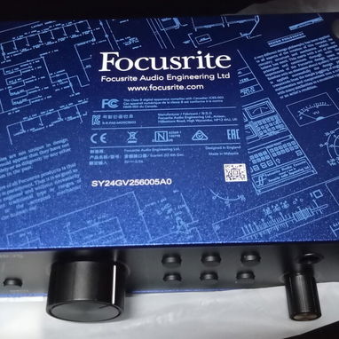 Interfaz de Audio Focusrite Scarlett 2i2 Gen4 Anniversary Edition (OPEN BOX) - 6/7