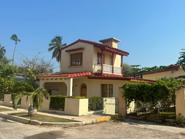 Presta atención! Se renta hermosa casa en Varadero a pocos metros del mar!! CÉNTRICA - Img main-image