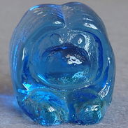 Esta figura es un trol de vidrio azul de la marca Bergdala, un objeto coleccionable popular de Suecia. Material: Vidrio - Img 55085818