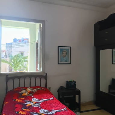 Apartamento en buen estado constructivo en el segundo piso de un edificio capitalista de 4 pisos en el Vedado - 9/10