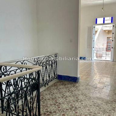 GG-16. Inversión Inteligente en el Centro Histórico! Gran Apartamento de 3 Cuartos, Recién Reparado y Listo para vivir - 2/10