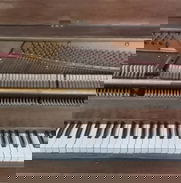 Piano inglés de estudio a la venta . Está en perfecto estado . Más información al privado. - Img 49512673