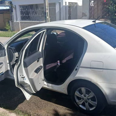 Vendo carro Hyundai acent automático del 2009, perfecto estado funciona todo interesados llamar a +5353314248 - 5/9