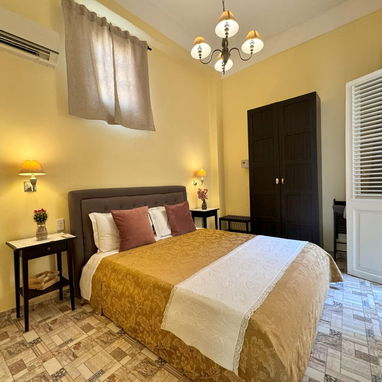 Se renta apto de 2 habitaciones en la Habana Vieja.58858577 - 10/10
