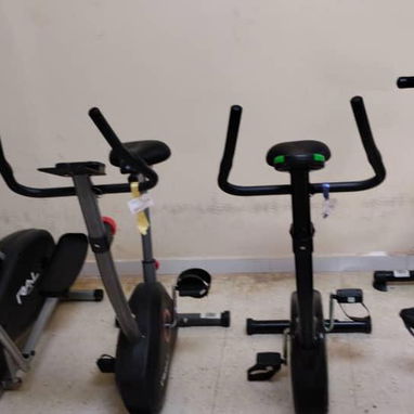 Bicicleta estática para ejercicios en casa o en gimnasio - Img 122556635