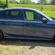 Honda Civic del 2025 con 8 mil millas caminando en 27 mil USD lo vendo estoy en la habana - Img 56248616