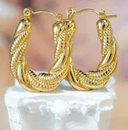 Aretes de acero inoxidable chapados en oro 18k. Con su cajita para regalo. Juego de 5 pulsos o esclavas también chapadas - Img 46757312