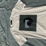 T-shirt blanco con figuras geométricas - Img 45456604