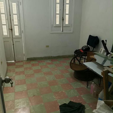 Vendo Apartamento de 2 Dormitorios en 1er. Piso (no planta baja), Balcon frente a y calle y Azotea Libre. Centro Habana. - 3/7