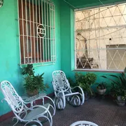 Permuta de apartamento en Vedado con garaje, bajos, 4 cuartos, tres baños, Terraza grande, - Img 56482155