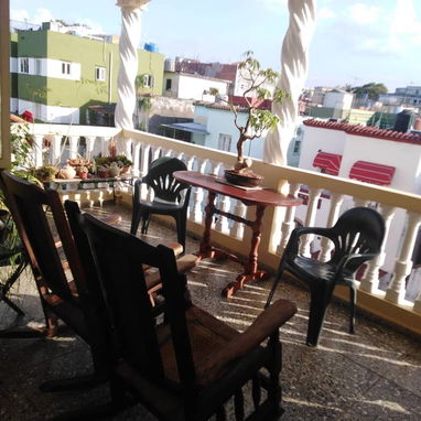 REBAJA DE 75 A 65 mil USD. Casa de 5 cuartos y 3 baños en Plaza de la Rev. - Img 121465990