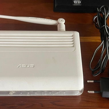 Router ASUS - 2/3