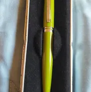 PLUMA MUY FINA EN SU ESTUCHE PARA REGALO. 1000 CUP. - Img 50224036