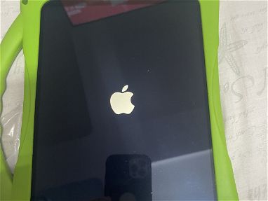 iPad con tarjeta y protector original - Img 67448883