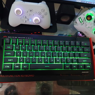 🔥 Teclado Gaming EWEADN Compacto RGB 🔥 - Img 124821025