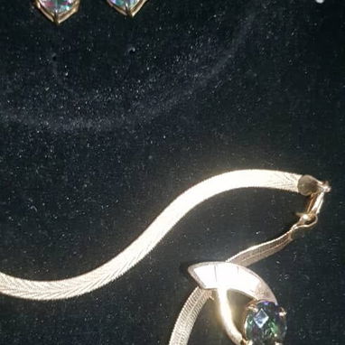 Juego de aretes y dije en oro y piedra - 5/5