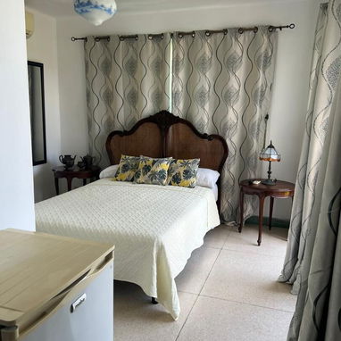 Propiedad independiente de 3 niveles en Nuevo Vedado con piscina - Img 126269459
