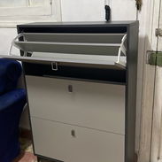 Zapatera de Tres niveles para la comodidad del cliente - Img 57404481
