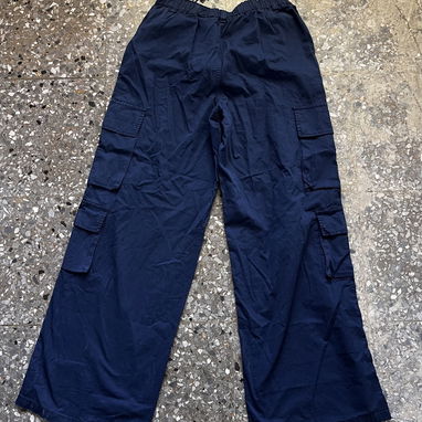 Vendo pantalón de mujer talla M marca Stradivarius en 6000 cup. Es nuevo, de algodón. - 2/2