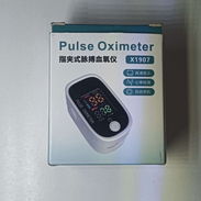 Oximetro digital de pulso de dedo, nuevo a estrenar. Pilas incluidas. Mensajería disponible - Img 55627156