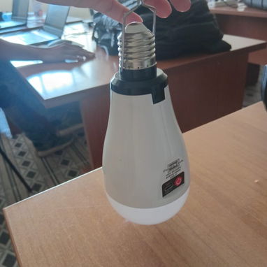 Bombillo E27 Recargable 15W USB-C Carga 3-4h Gancho Incluido VPT# - Img 127621748