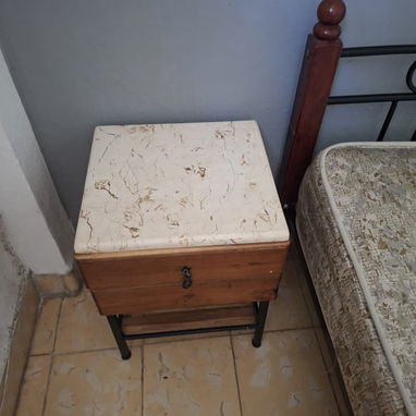 Vendo cama camera con colchon y 2 mesas de noche. - 2/2