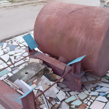 Vendo tanque de hierro de 1100 lt con detalles - 2/2