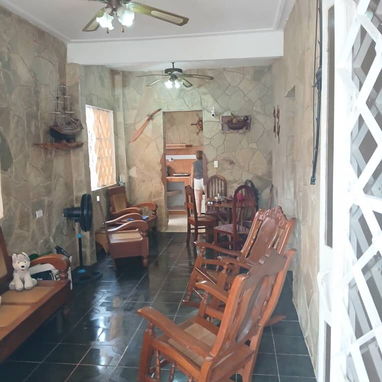🏠 Alquiler De Casa Con Piscina En La Playa De Guanabo. 💡Energía Eléctrica 24 horas. Garage Disponible - Img 117261366