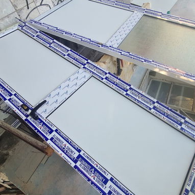 MARQUETERÍA DE ALUMINIO CON CRISTAL. - 10/10