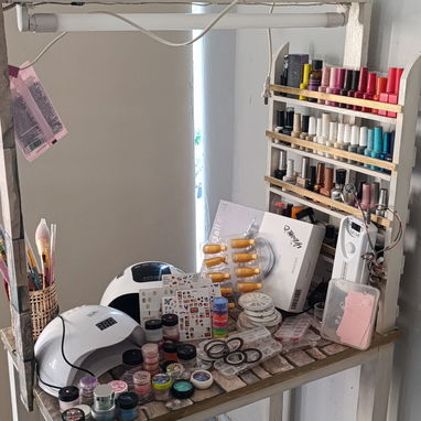 Vendo negocio de uñas - 2/3