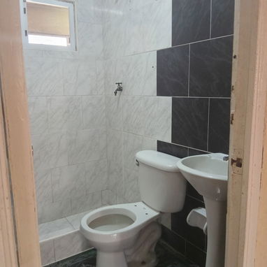 Se vende apartamento en reparto electrico en 5000 usd - Img 125989756