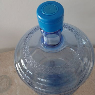 💧Galón para almacenar agua  🔹Marca Rudenkov 💵Precio:$15.00 usd 🍶Capacidad: 20 litros. ✅Trae su tapa con válvula. - 2/3