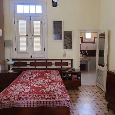Se vende una casa neocolonial en zona muy céntrica de Morón - Img 120437100