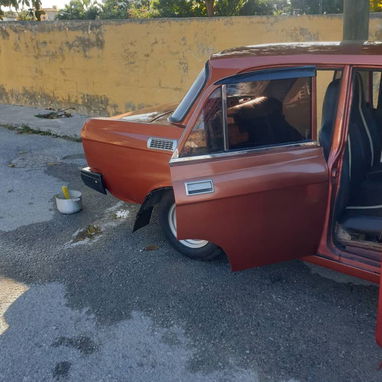 Venta de carro marca Moskvich en el Vedado - 9/10